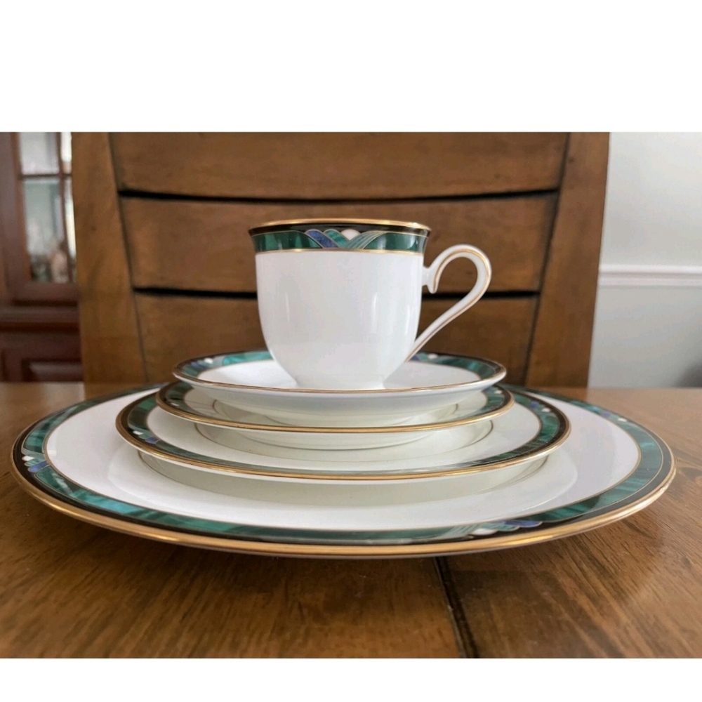 Lenox 53-piece Kelly Debut Collection Dinner Set For 12 White/Green 24k Gold